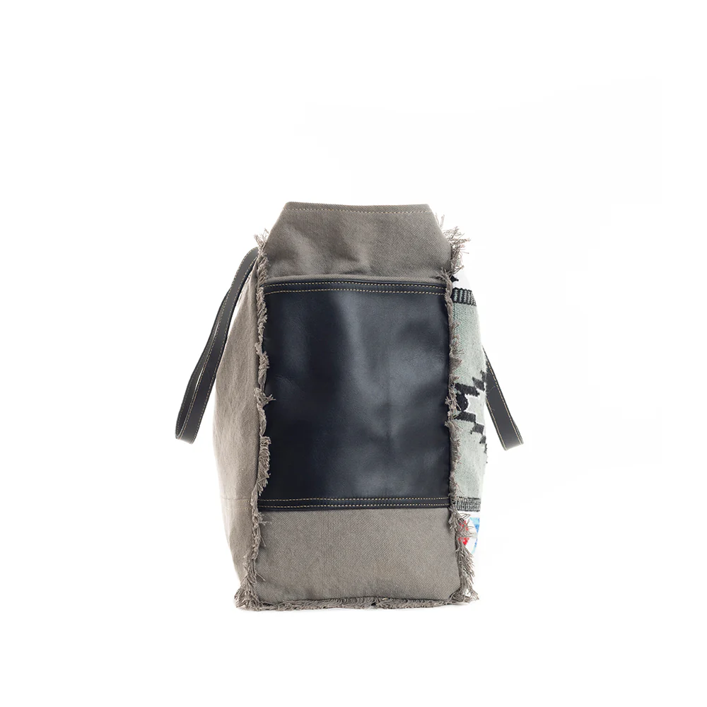 3036-cloud-arrow-weekender-bag-1.webp