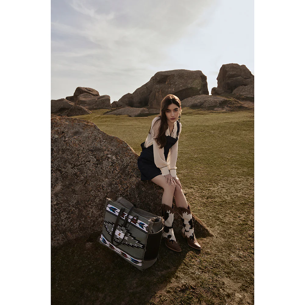 3036-cloud-arrow-weekender-bag-1.webp