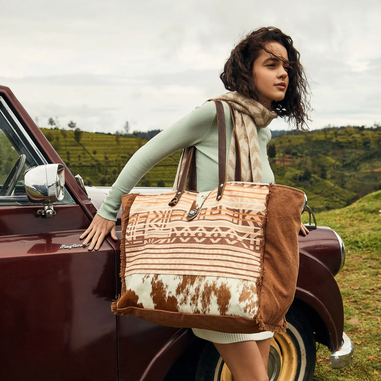 3229-coral-blossoms-weekender-bag-1.webp