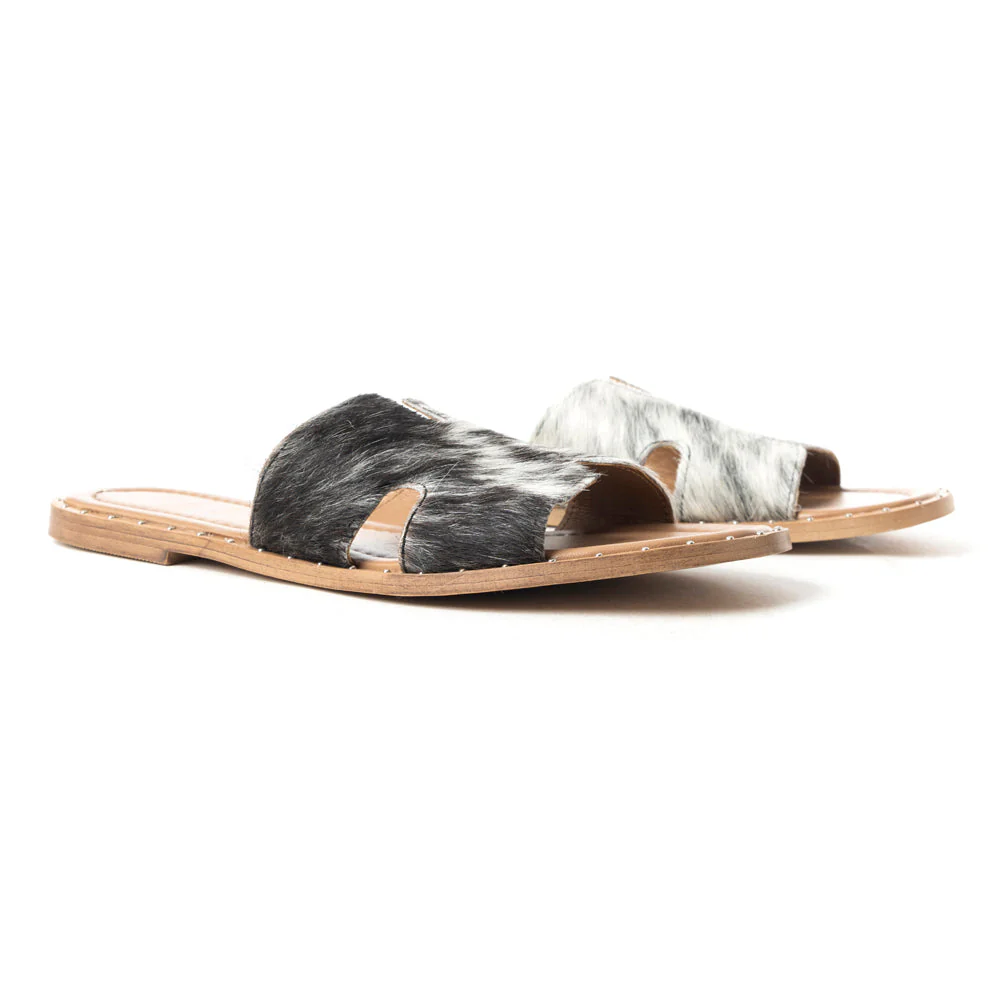 3583-daleena-anne-sandals-in-black-and-white-1.webp