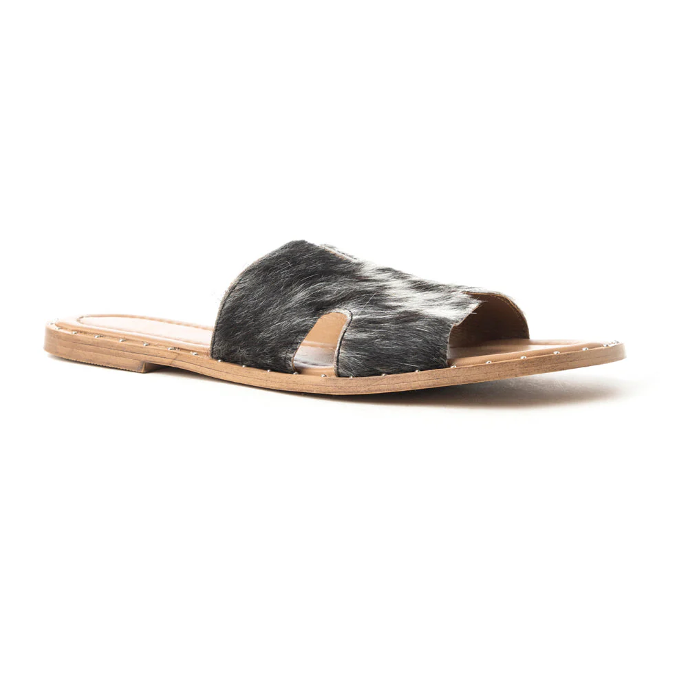 3583-daleena-anne-sandals-in-black-and-white-1.webp