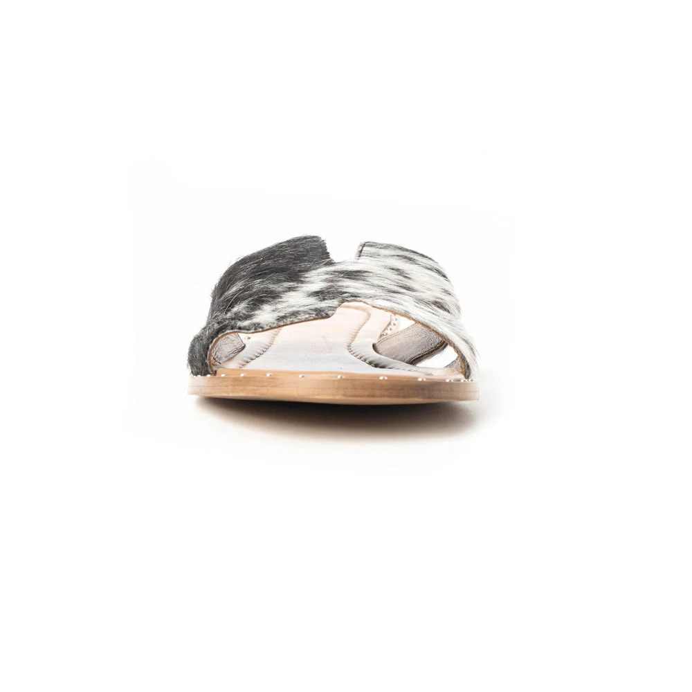 3583-daleena-anne-sandals-in-black-and-white-1.webp
