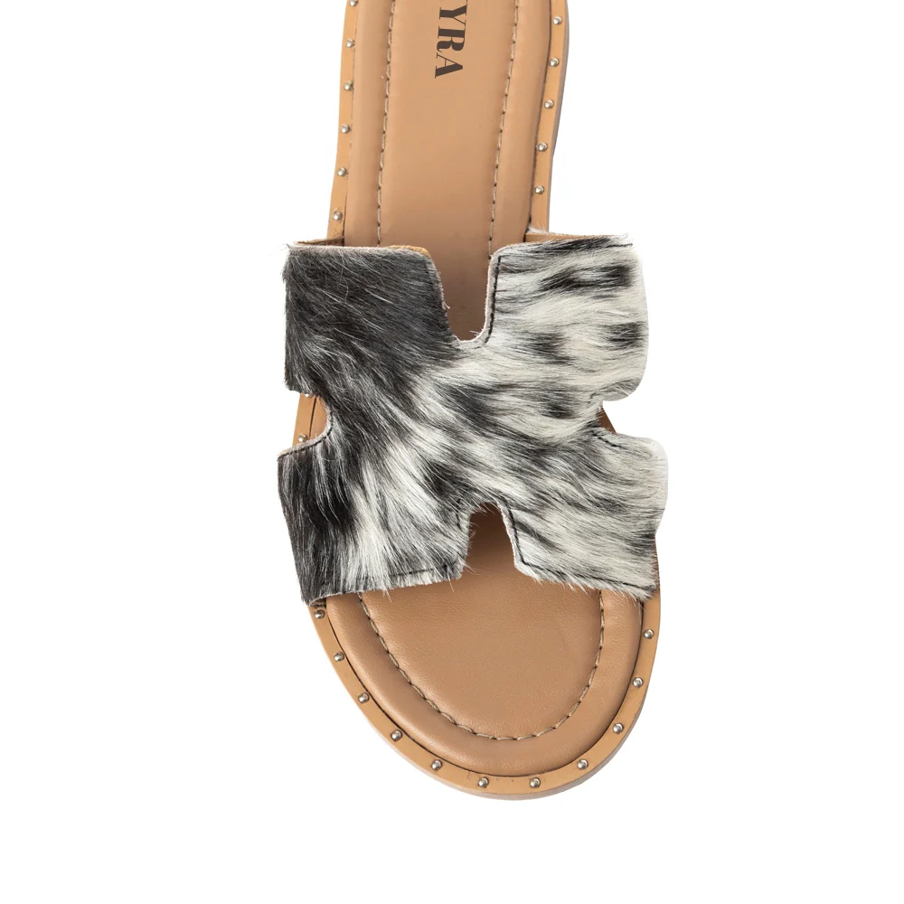 3583-daleena-anne-sandals-in-black-and-white-1.webp