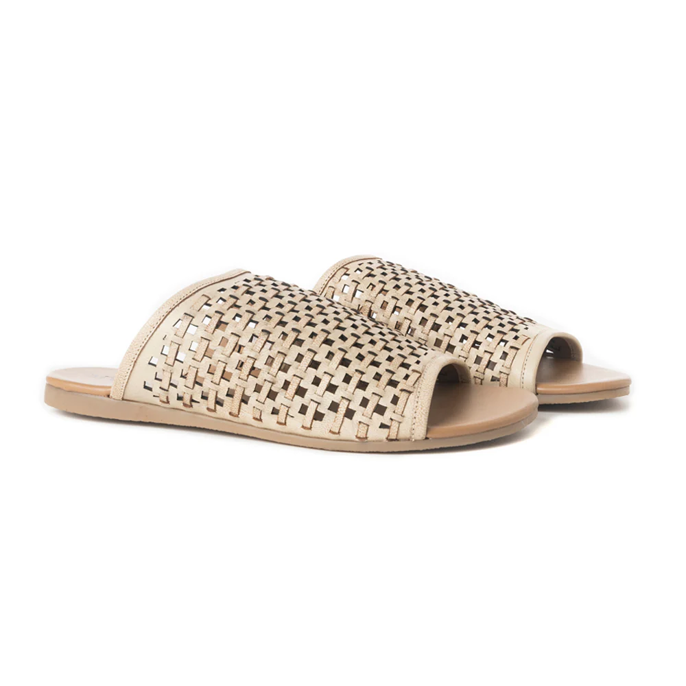 3718-dawnlace-desert-curve-sandals-in-beige-1.webp