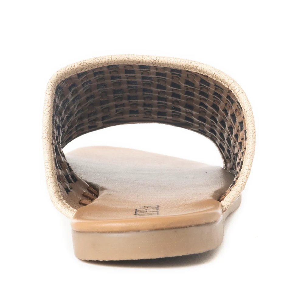 3718-dawnlace-desert-curve-sandals-in-beige-1.webp