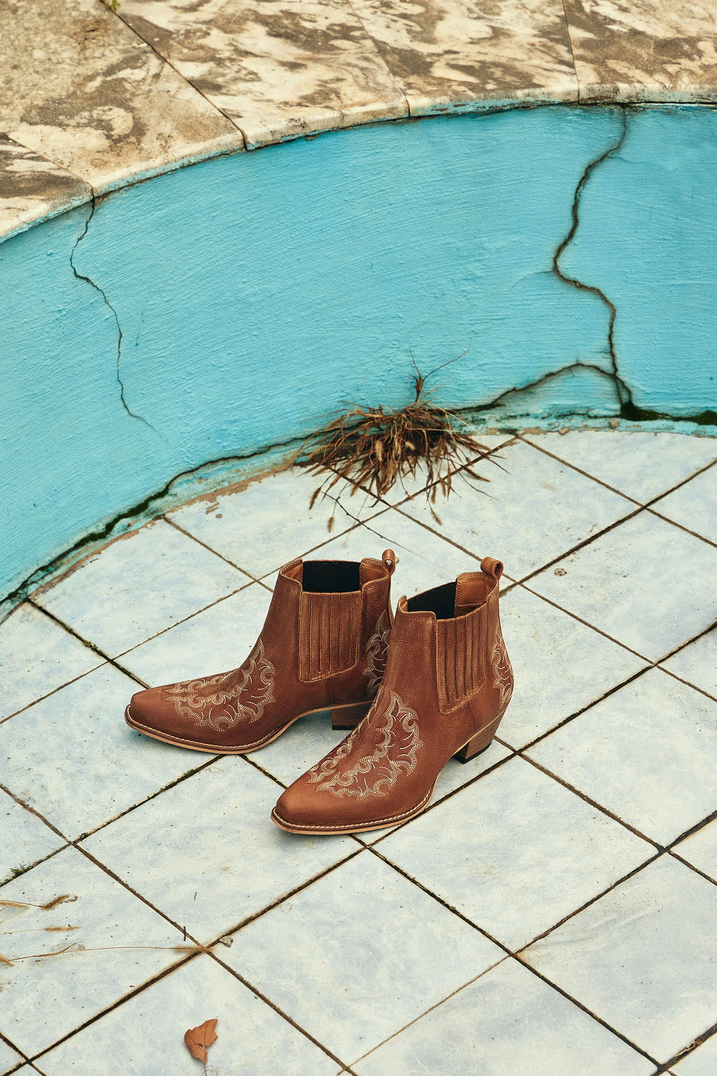 3764-dearling-ranch-booties-in-brown-1.webp