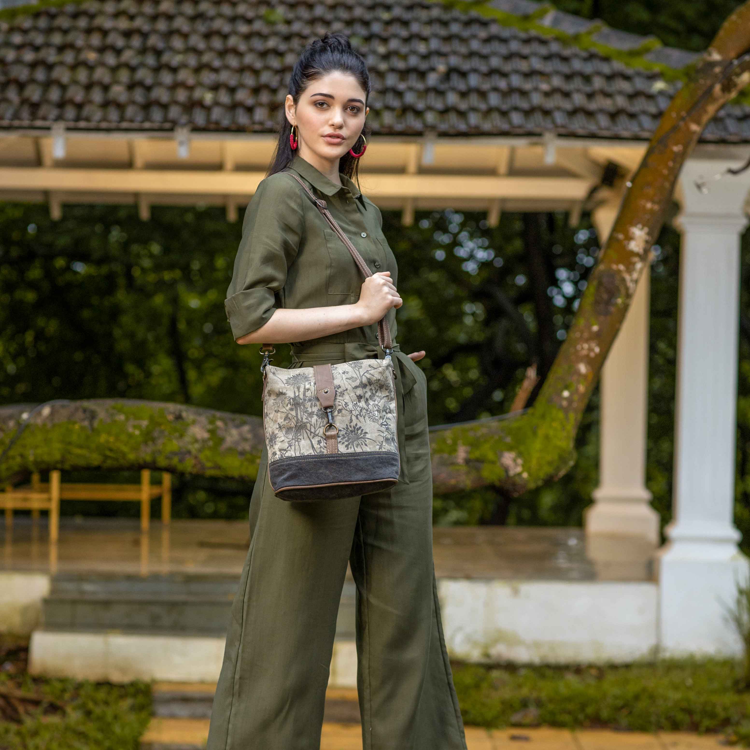 3792-debonair-shoulder-bag-1.webp