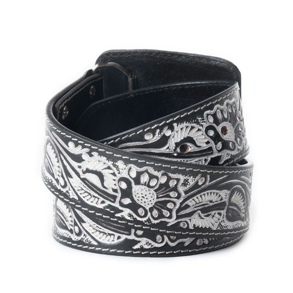 3946-desert-silver-moon-men-s-belt-in-black-1.webp