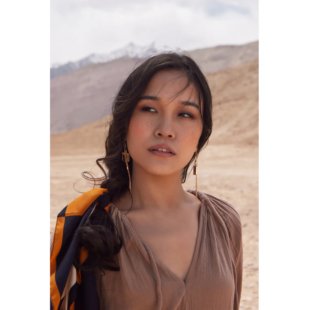 3953-desert-smoke-earring-1.webp