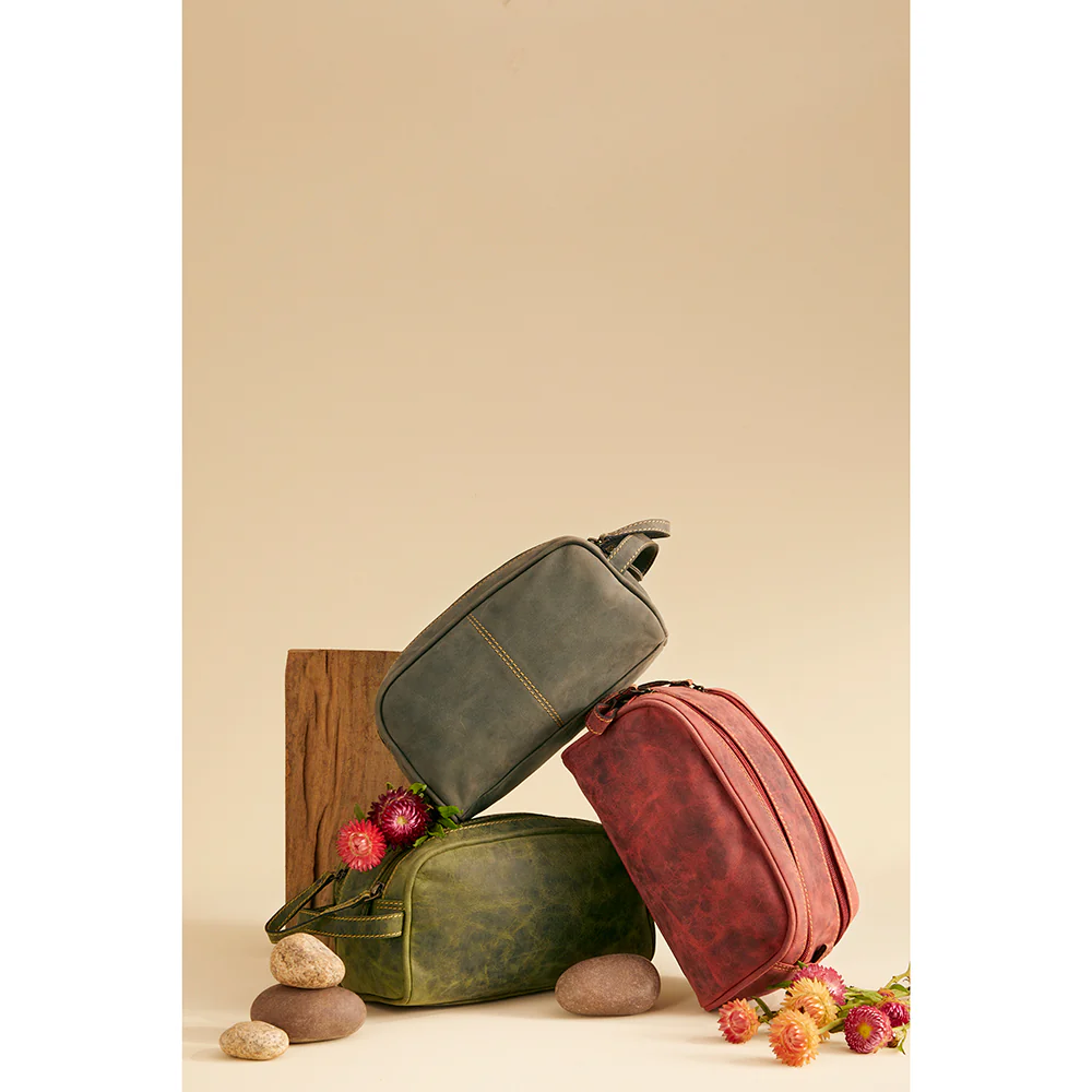 4298-eagle-s-talon-toiletries-bag-in-smoky-rust-1.webp