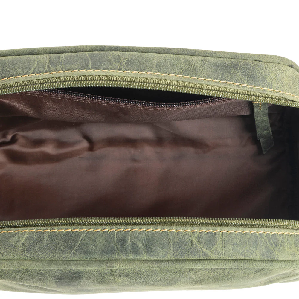 4299-eagle-s-talon-toiletries-bag-in-verdent-smoke-1.webp