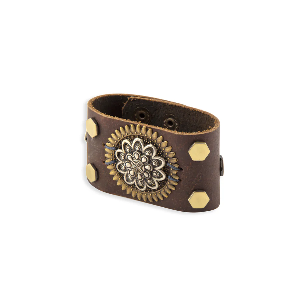 4300-eagle-s-cry-leather-medallion-cuff-bracelet-1.webp