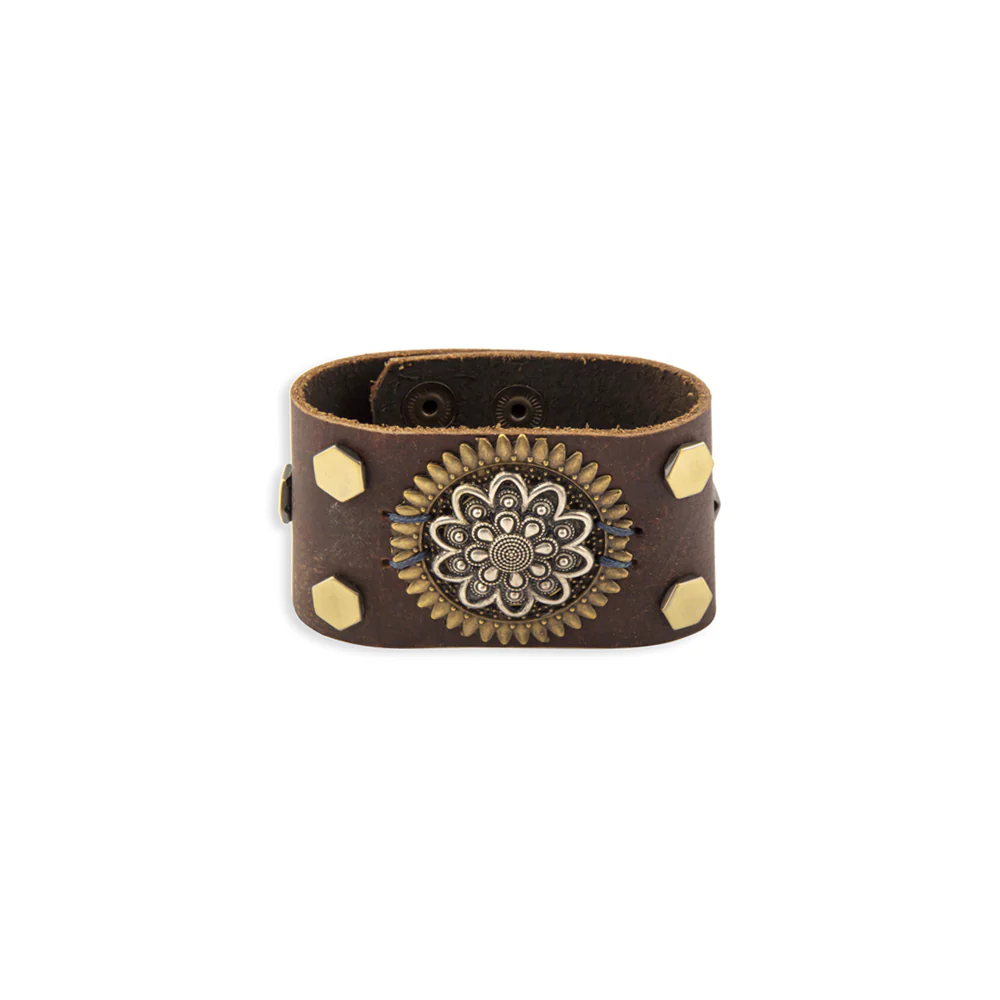 4300-eagle-s-cry-leather-medallion-cuff-bracelet-1.webp