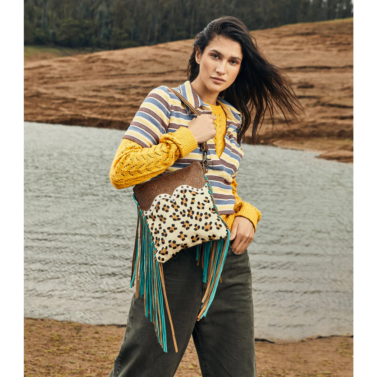 4330-earth-prints-leather-hairon-bag-1.webp
