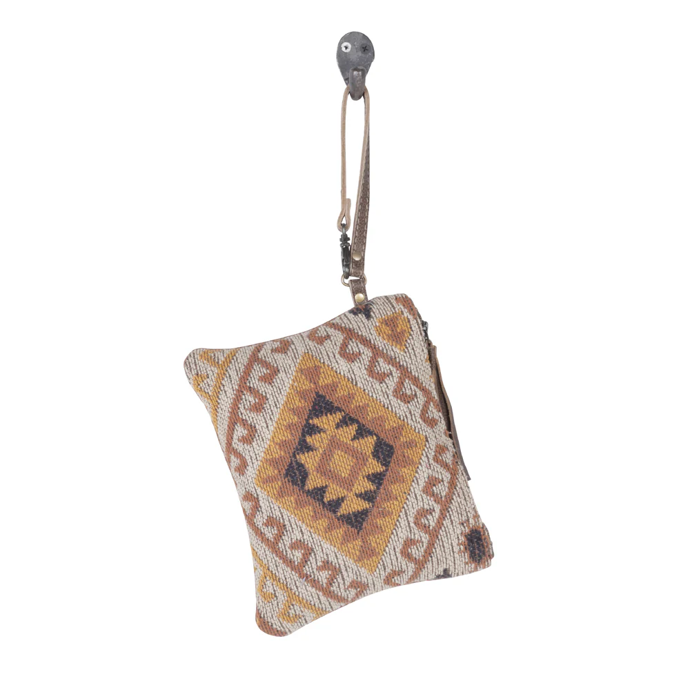 4772-fay-pouch-1.webp