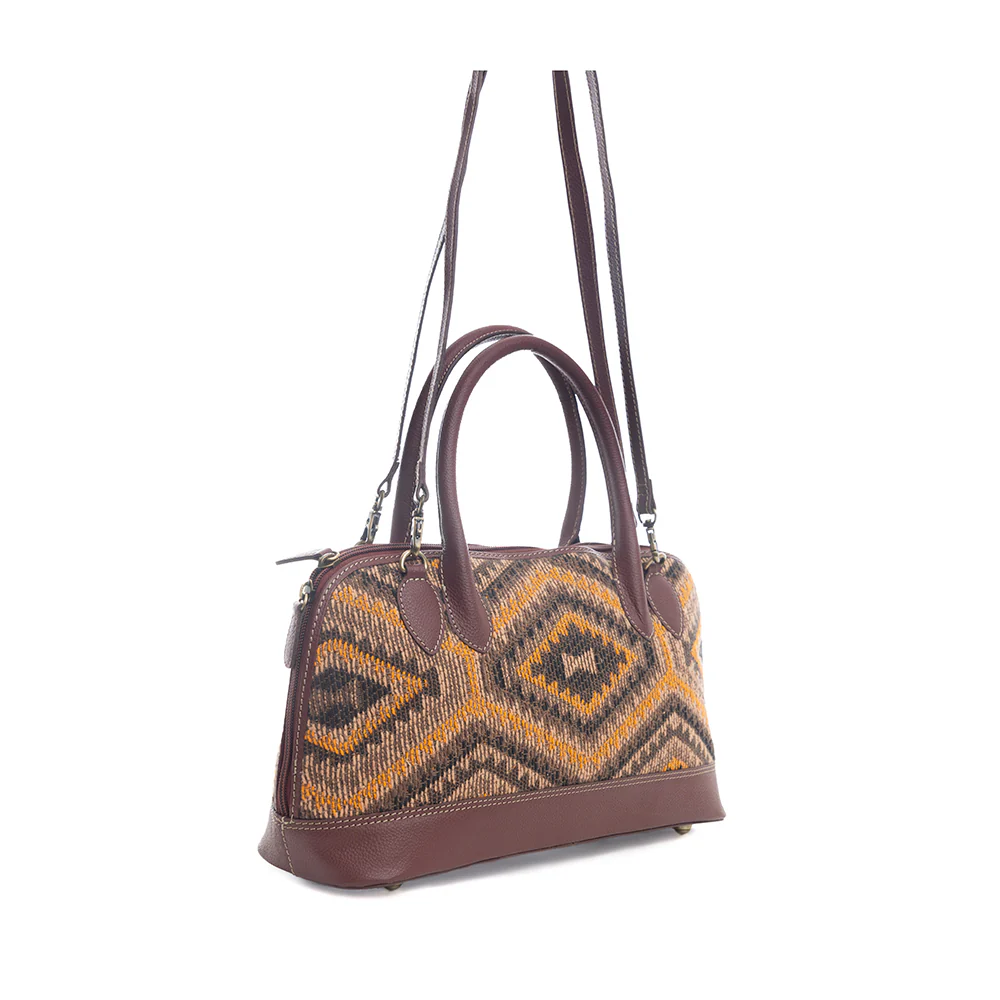 5111-fort-worth-trail-shoulder-bag-1.webp