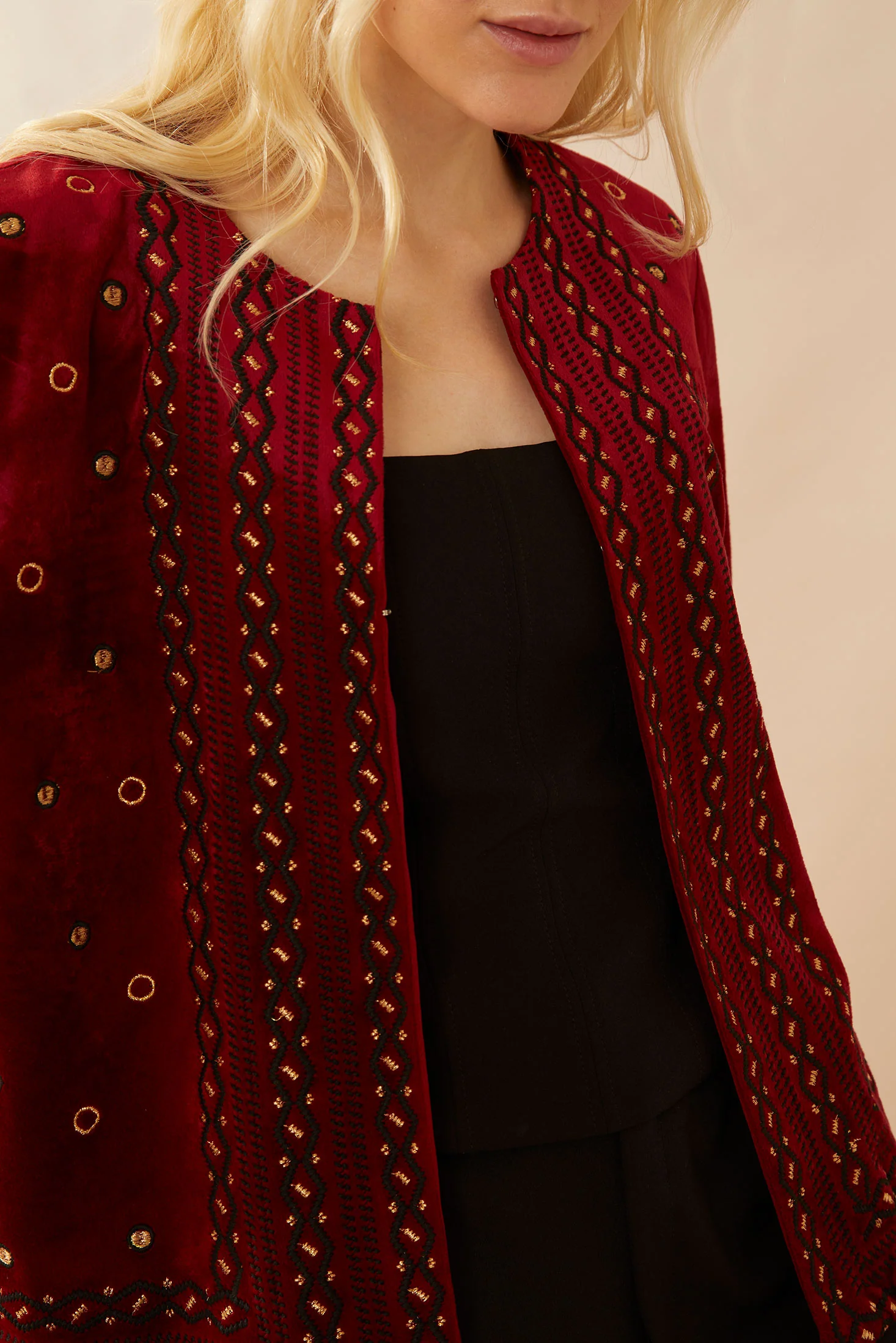 5438-giovanna-embroidered-dinner-jacket-1.webp