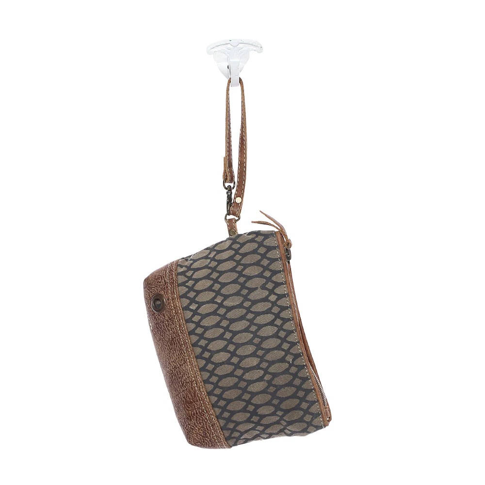6155-honey-bee-print-pouch-1.webp