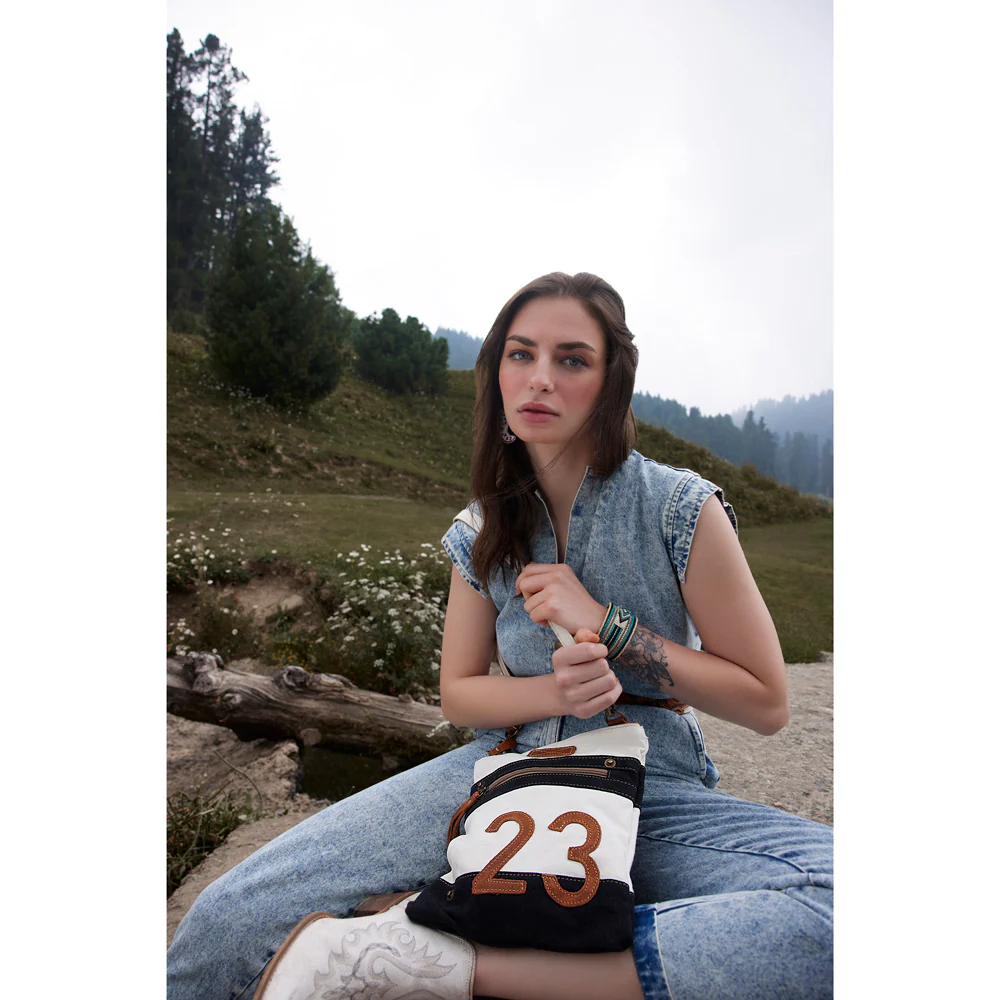 62-23-skidoo-small-crossbody-bag-1.webp