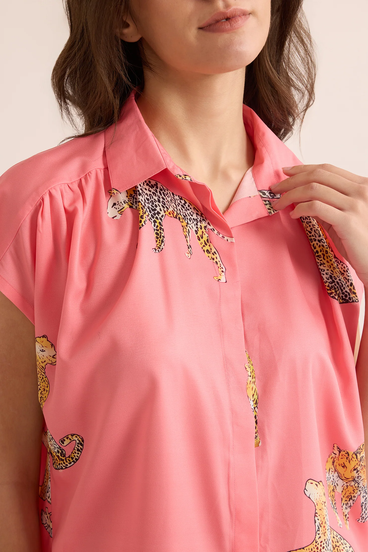 6205-howdy-daisy-shirt-in-light-pink-1.webp