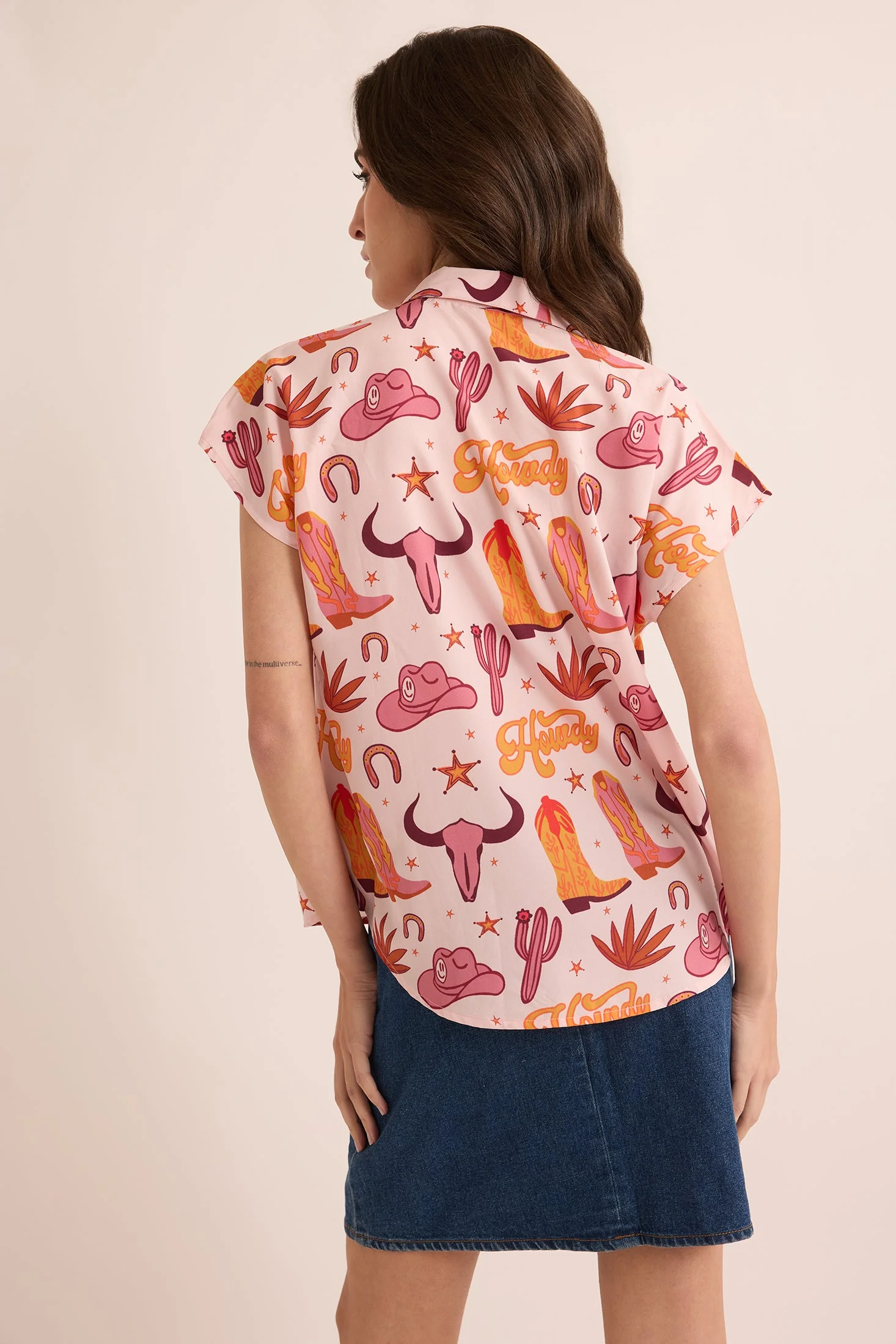 6210-howdy-daisy-shirt-in-pink-1.webp
