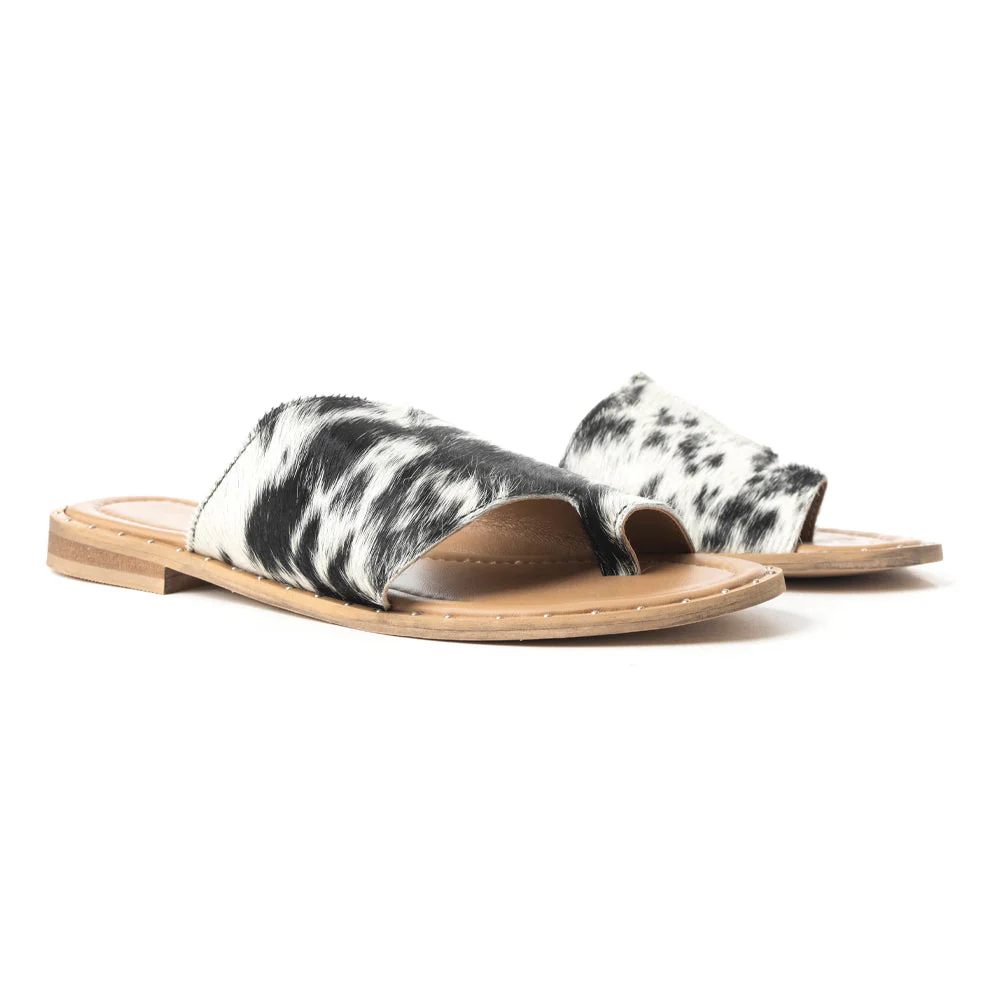 6818-kimmee-trail-sandal-in-black-and-white-1.webp