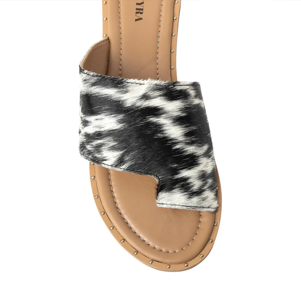 6818-kimmee-trail-sandal-in-black-and-white-1.webp