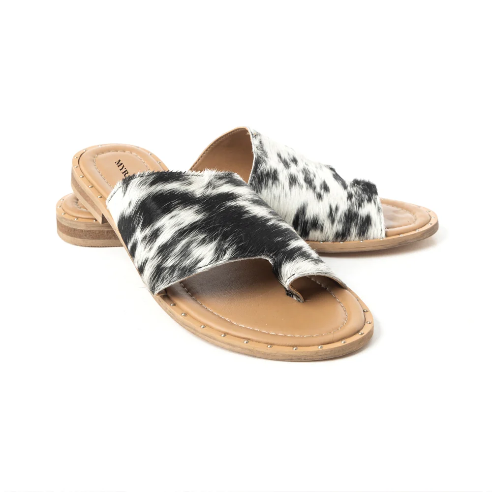 6818-kimmee-trail-sandal-in-black-and-white-1.webp