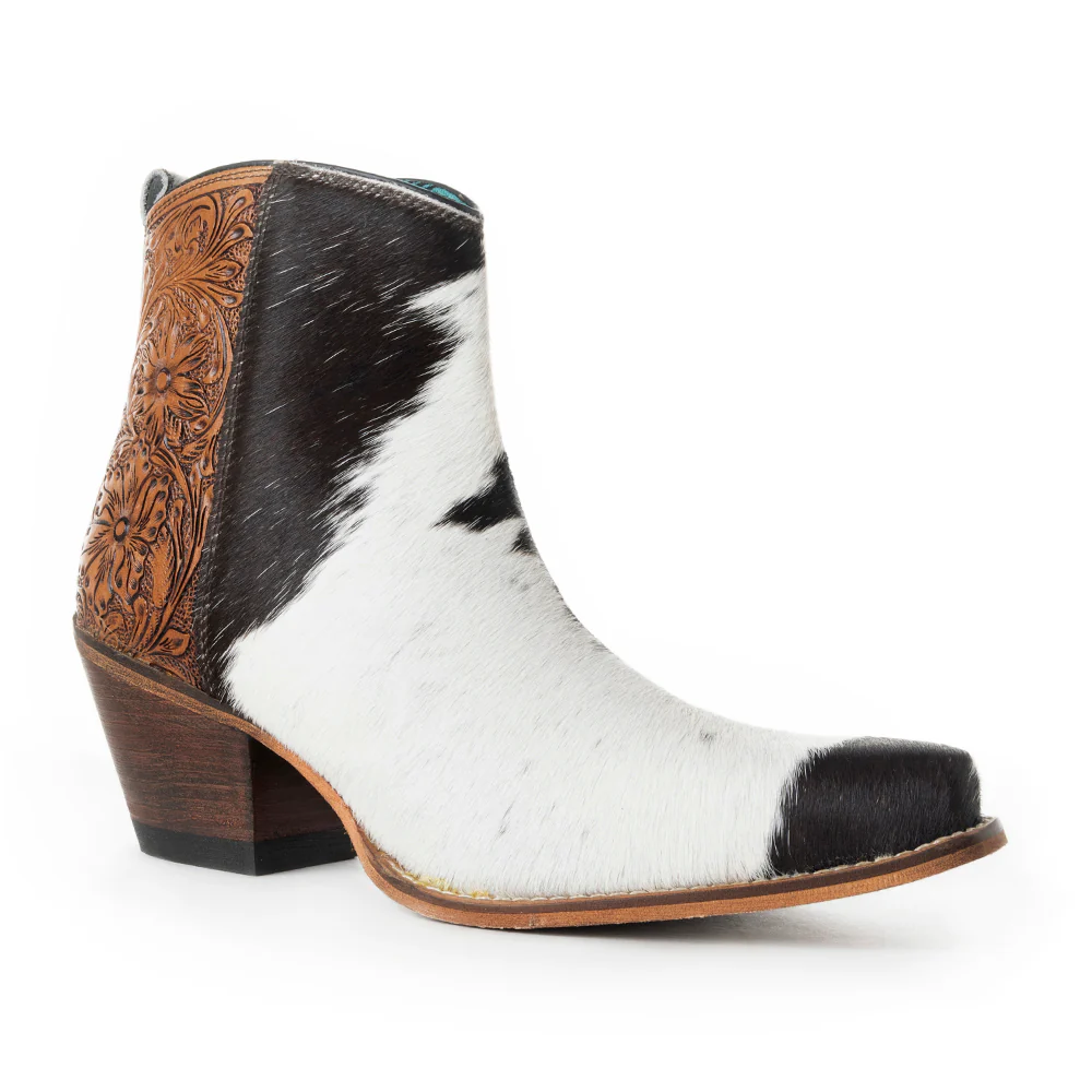 7034-laramie-plains-hair-on-hide-hand-tooled-boots-1.webp