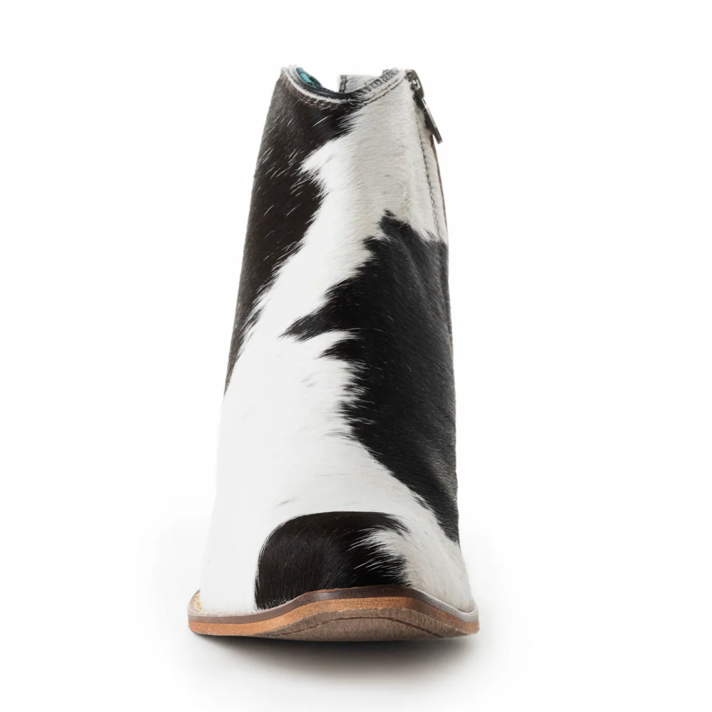 7034-laramie-plains-hair-on-hide-hand-tooled-boots-1.webp