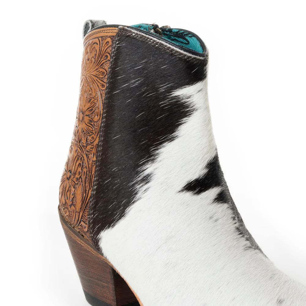 7034-laramie-plains-hair-on-hide-hand-tooled-boots-1.webp
