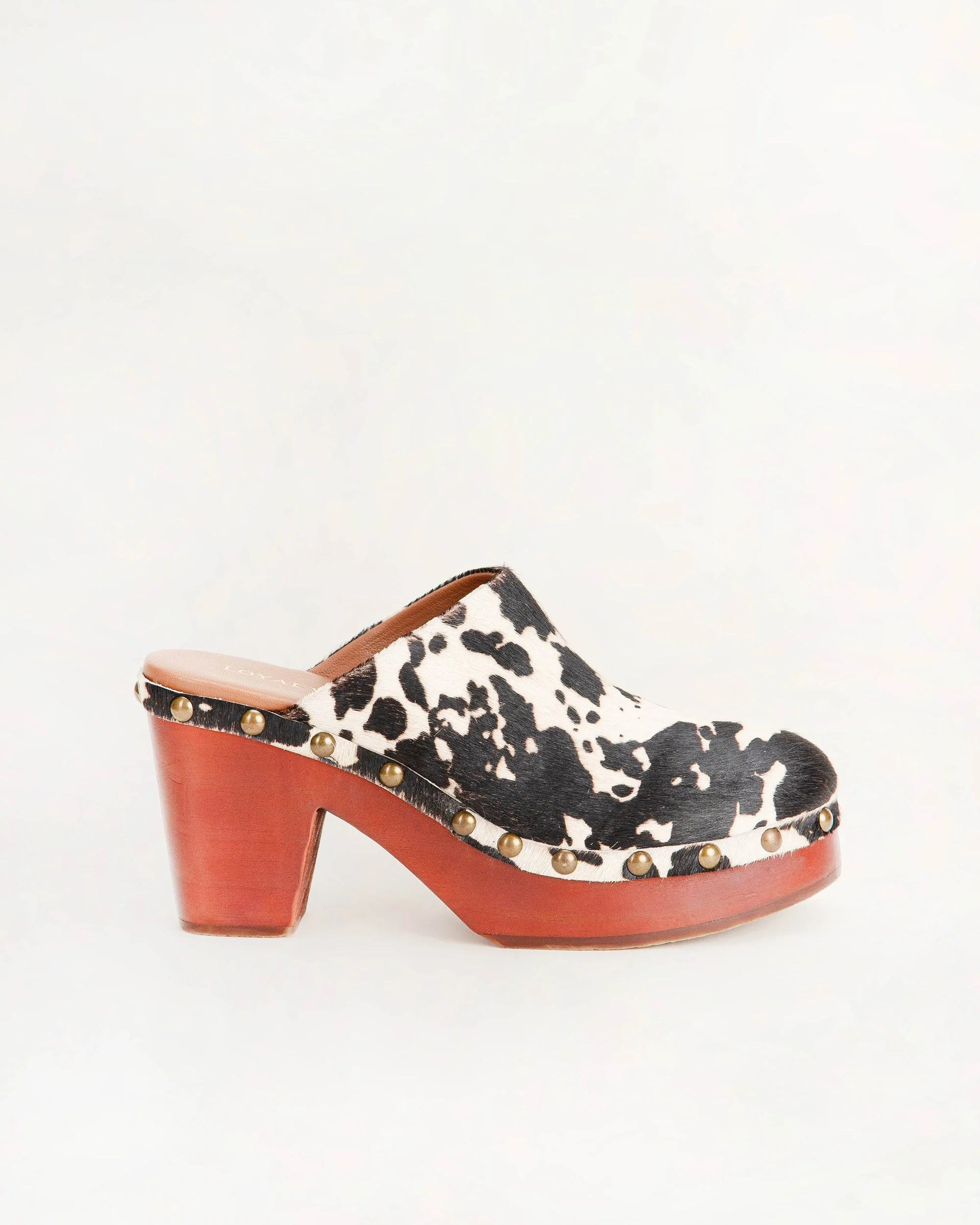 7508-loyal-west-carlotta-trail-clogs-black-and-white-cowhide-1.webp
