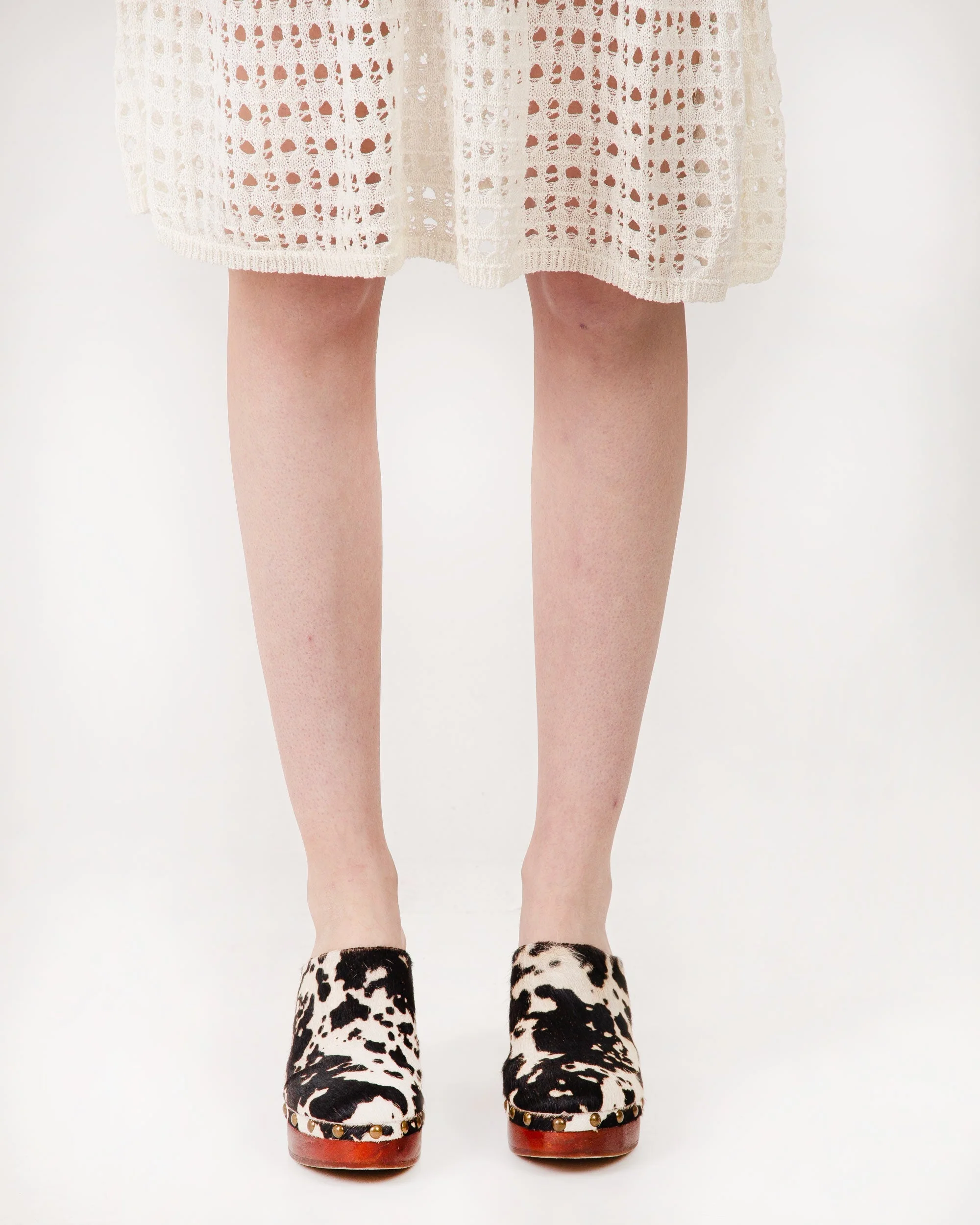 7508-loyal-west-carlotta-trail-clogs-black-and-white-cowhide-1.webp
