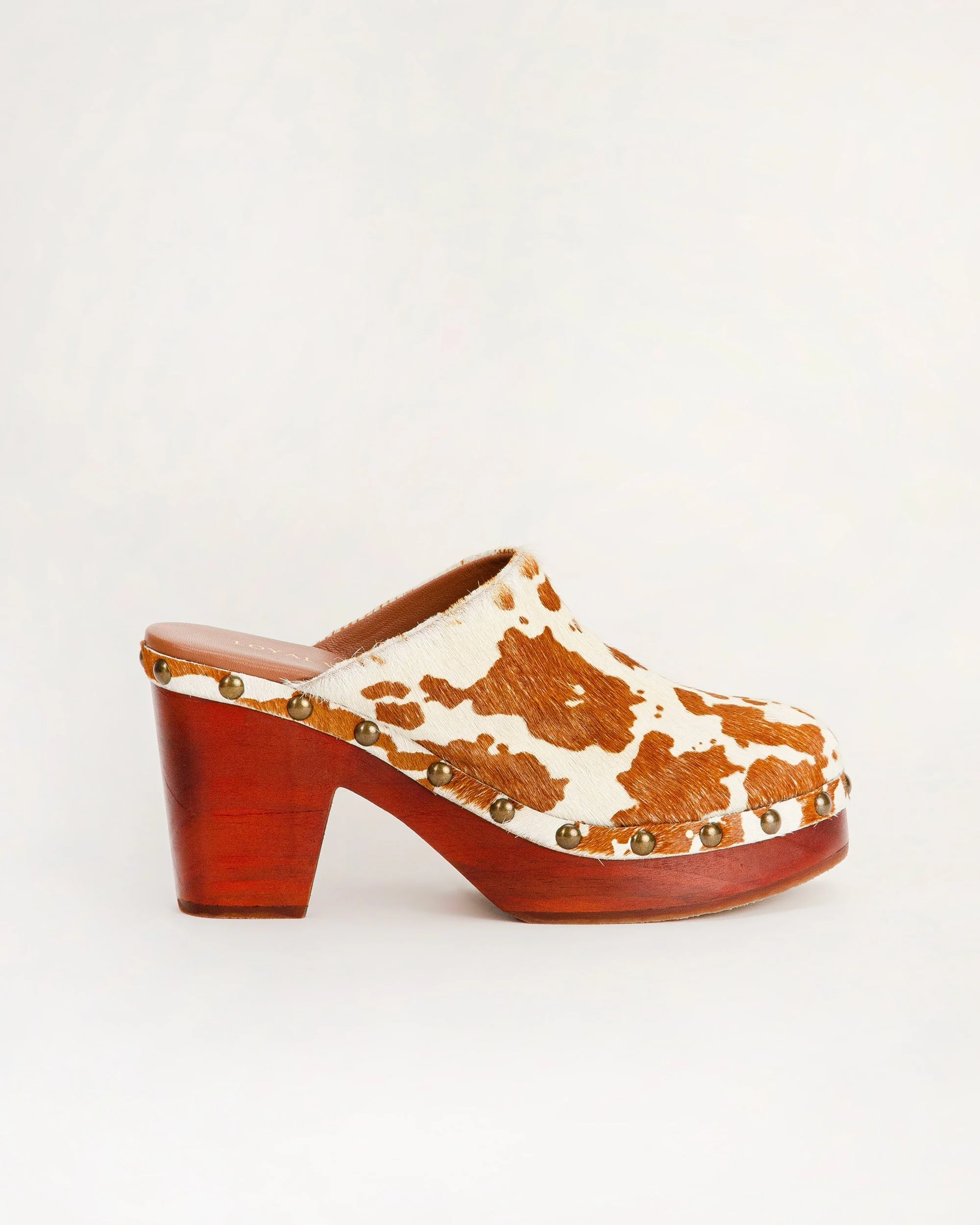 7515-loyal-west-carlotta-trail-clogs-brown-and-white-cowhide-1.webp