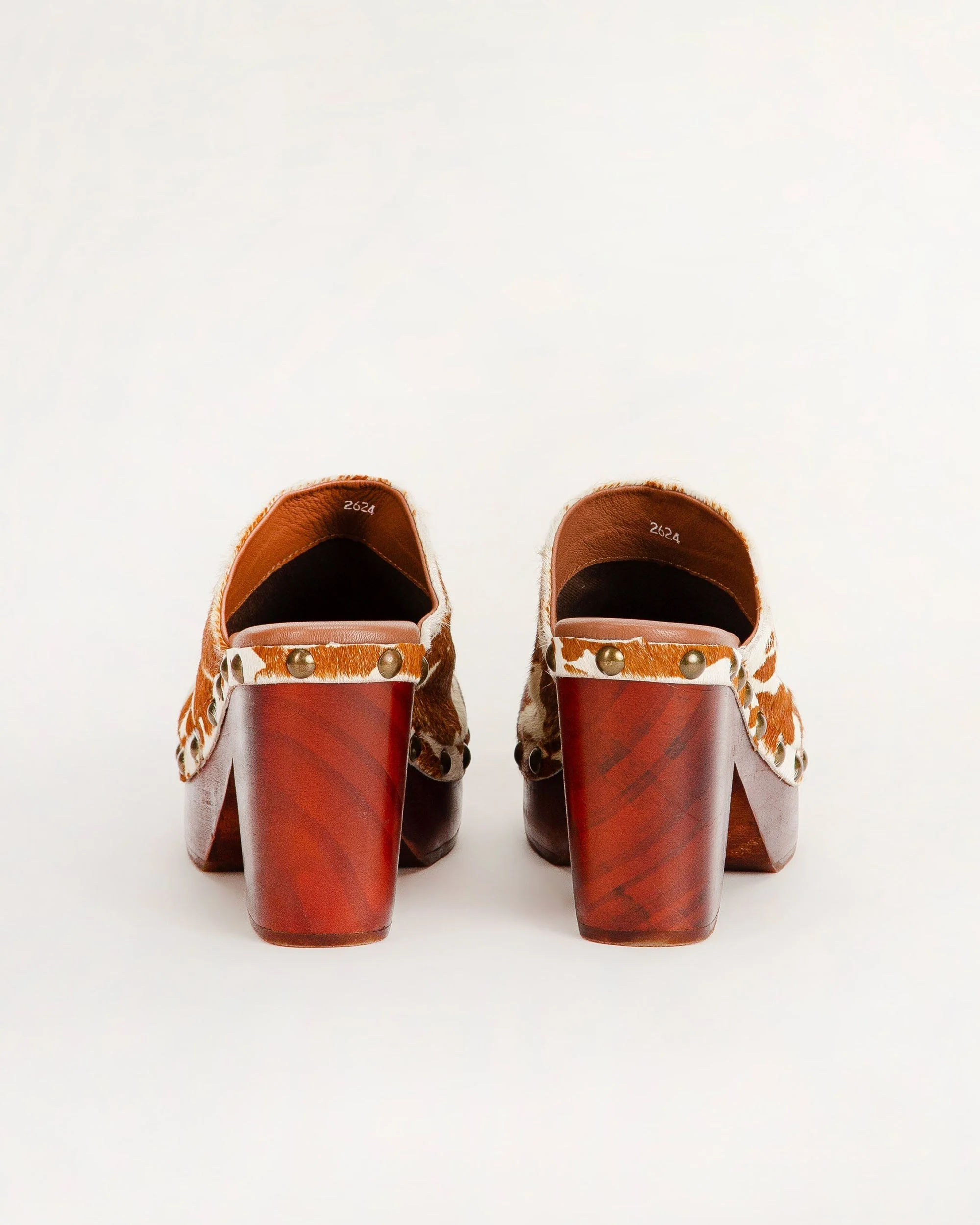 7515-loyal-west-carlotta-trail-clogs-brown-and-white-cowhide-1.webp