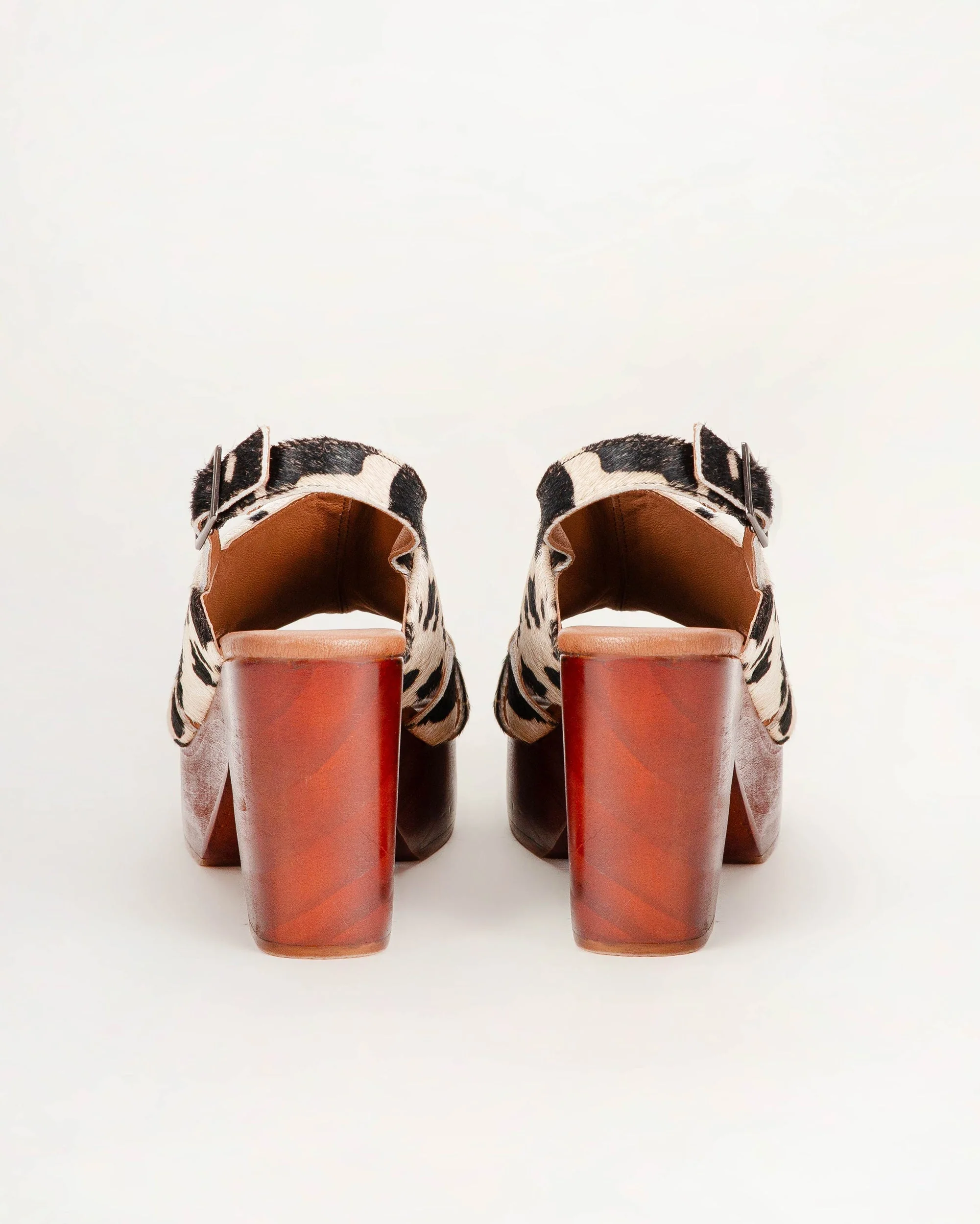 7538-loyal-west-dana-sandals-black-and-white-cowhide-1.webp