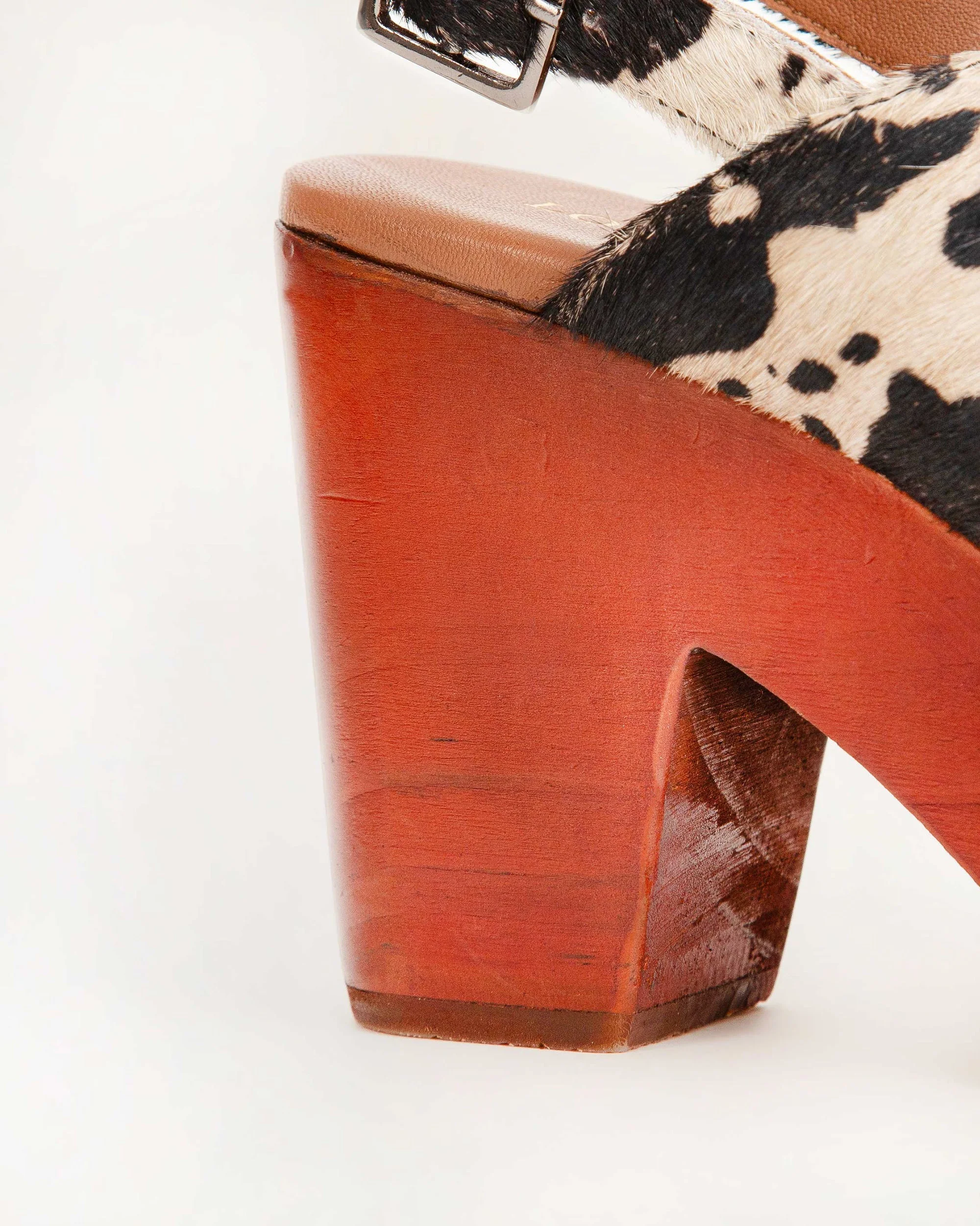 7538-loyal-west-dana-sandals-black-and-white-cowhide-1.webp