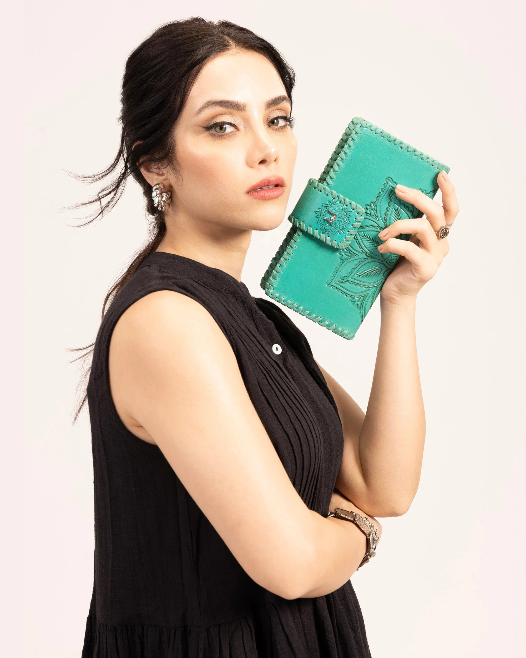7575-loyal-west-desert-lotus-wallet-turquoise-handtooled-leather-calfskin-1.webp
