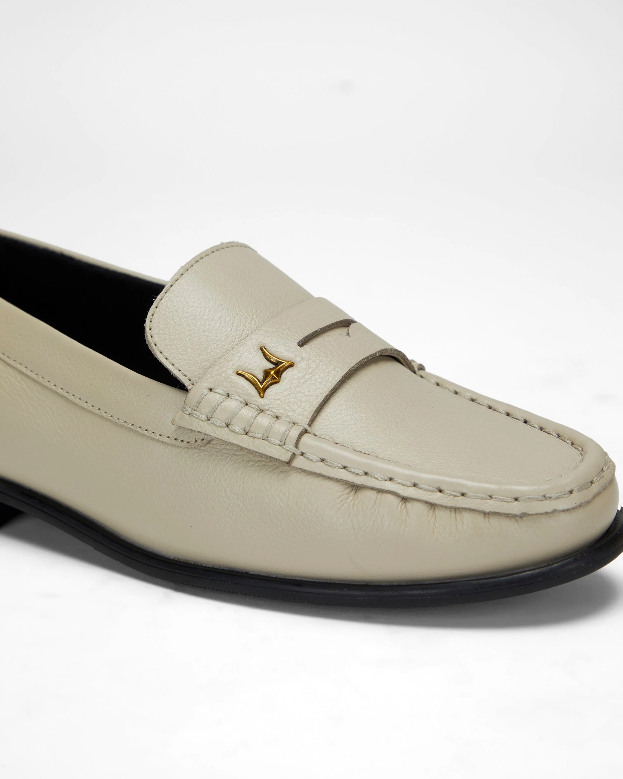 7668-loyal-west-leather-loafers-white-1.webp