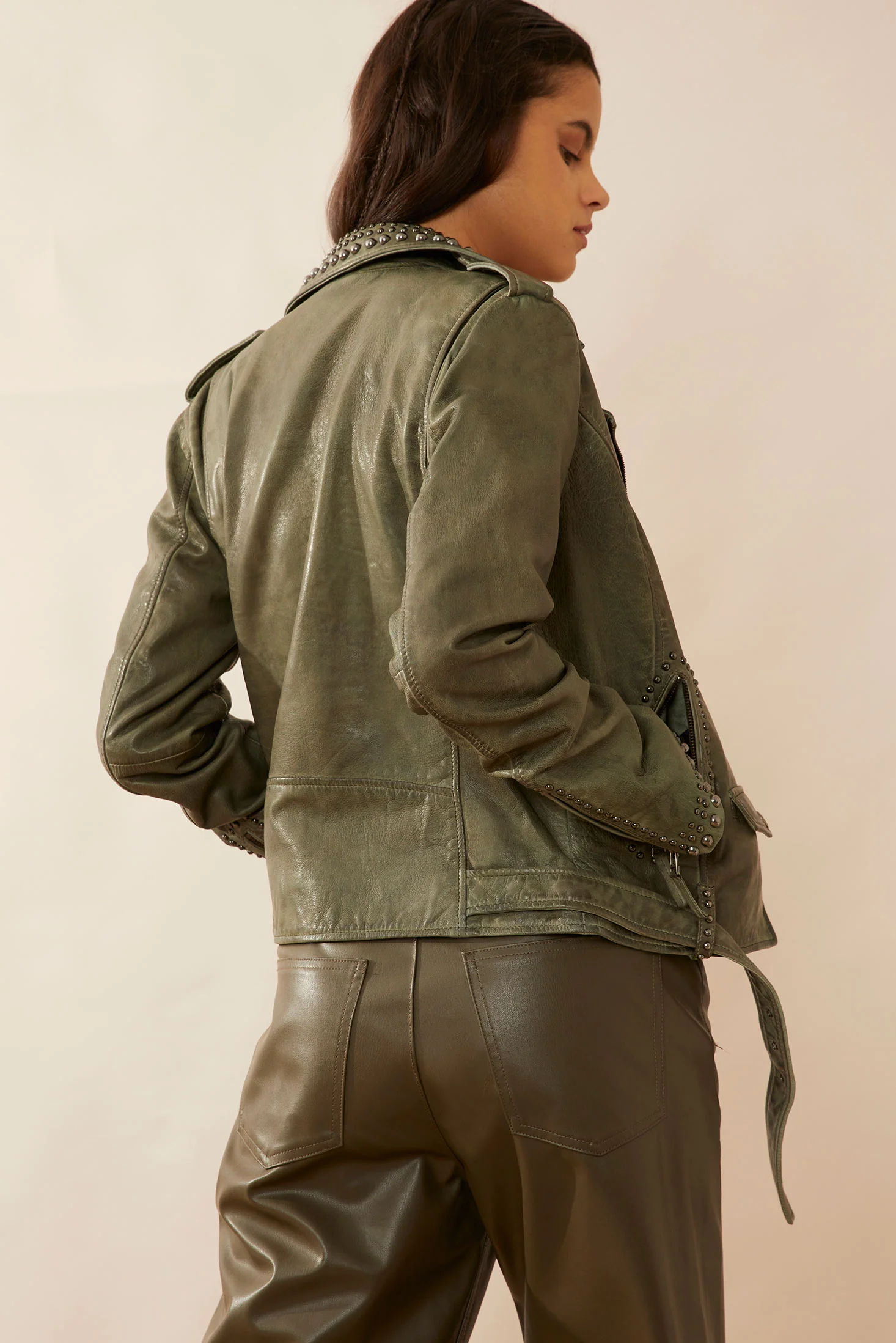 77-aansila-leather-jacket-in-fern-grotto-green-1.webp