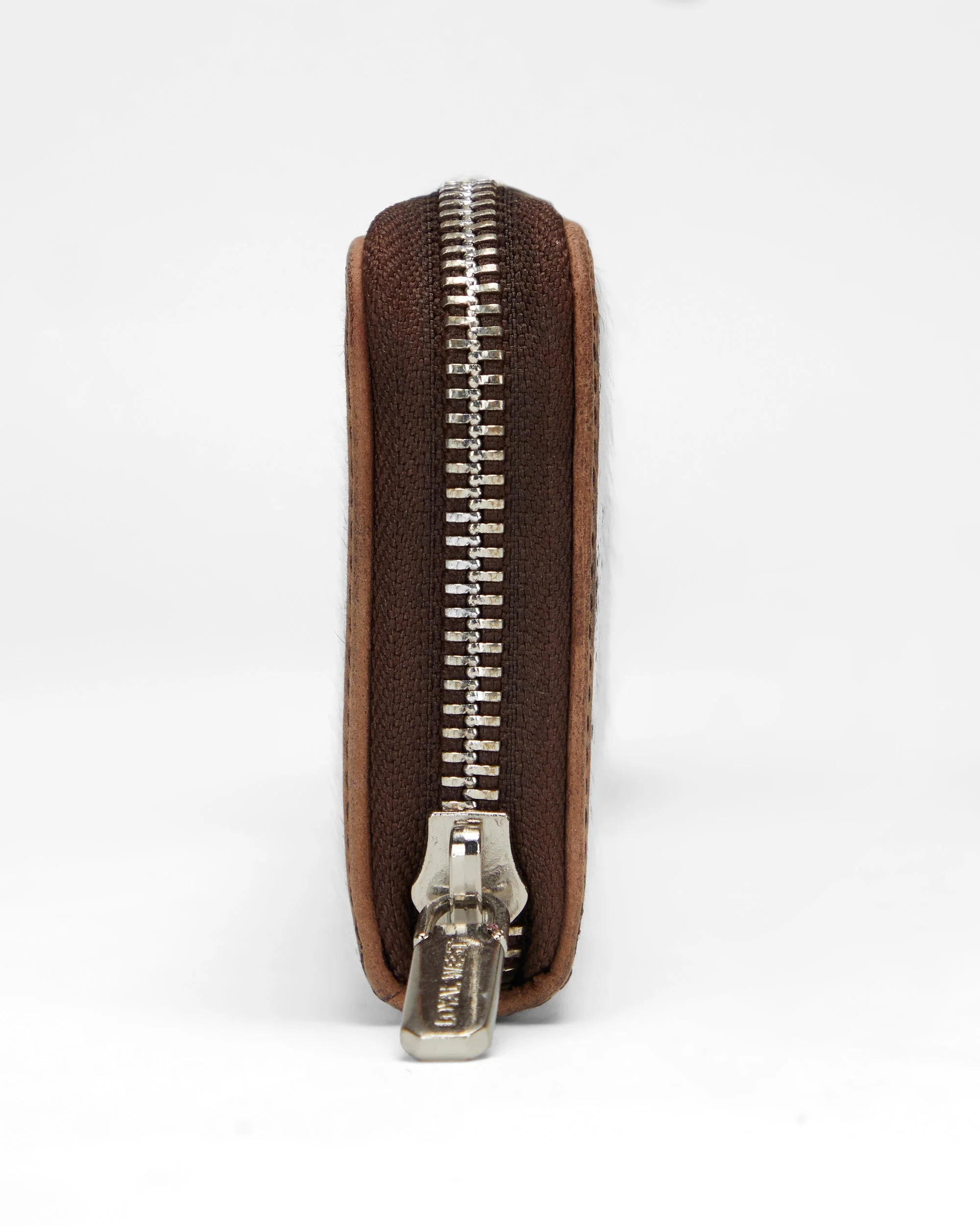 7750-loyal-west-ranch-road-jewelery-case-in-brown-white-cowhide-1.webp