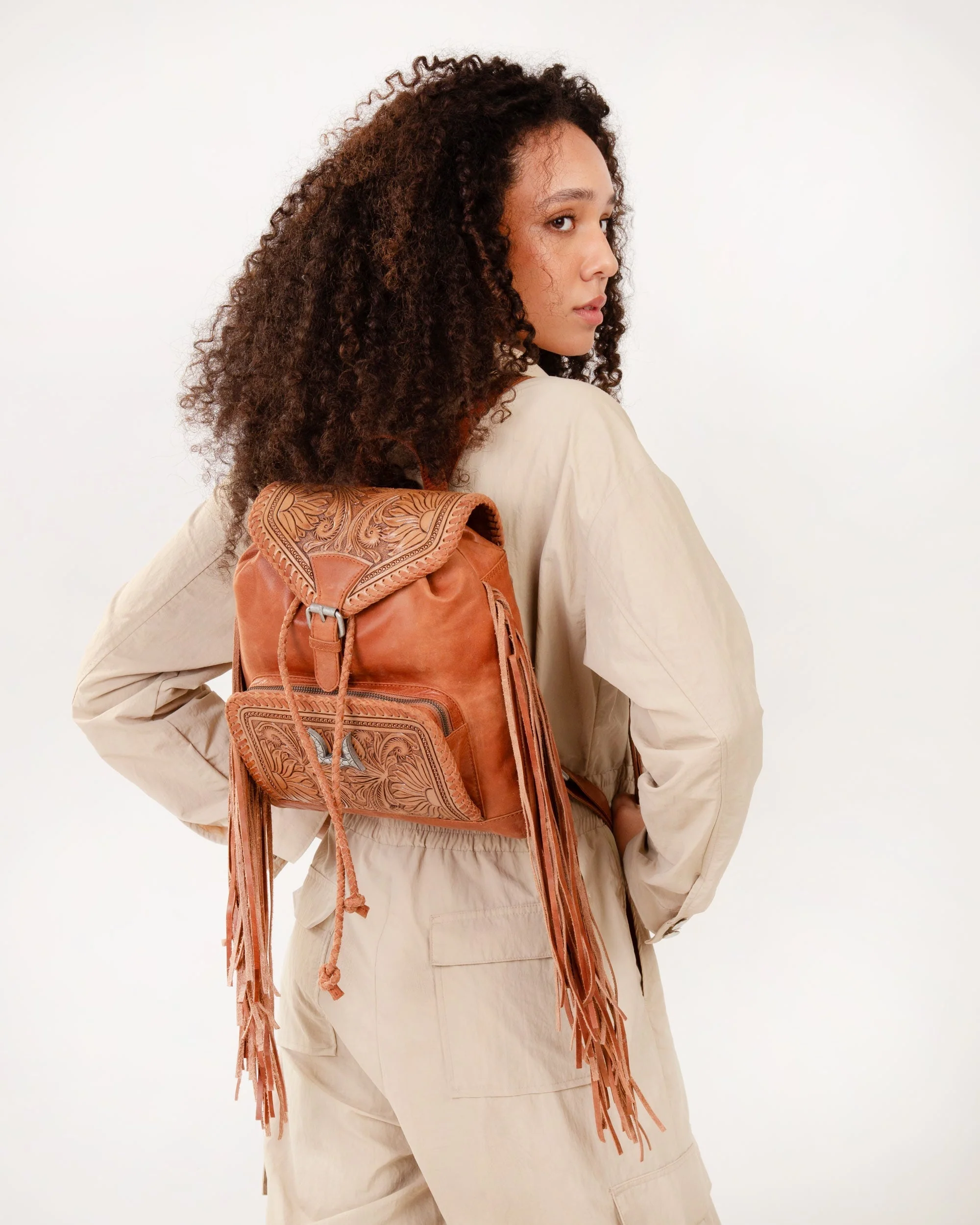 7760-loyal-west-roaming-trail-medium-backpack-1.webp