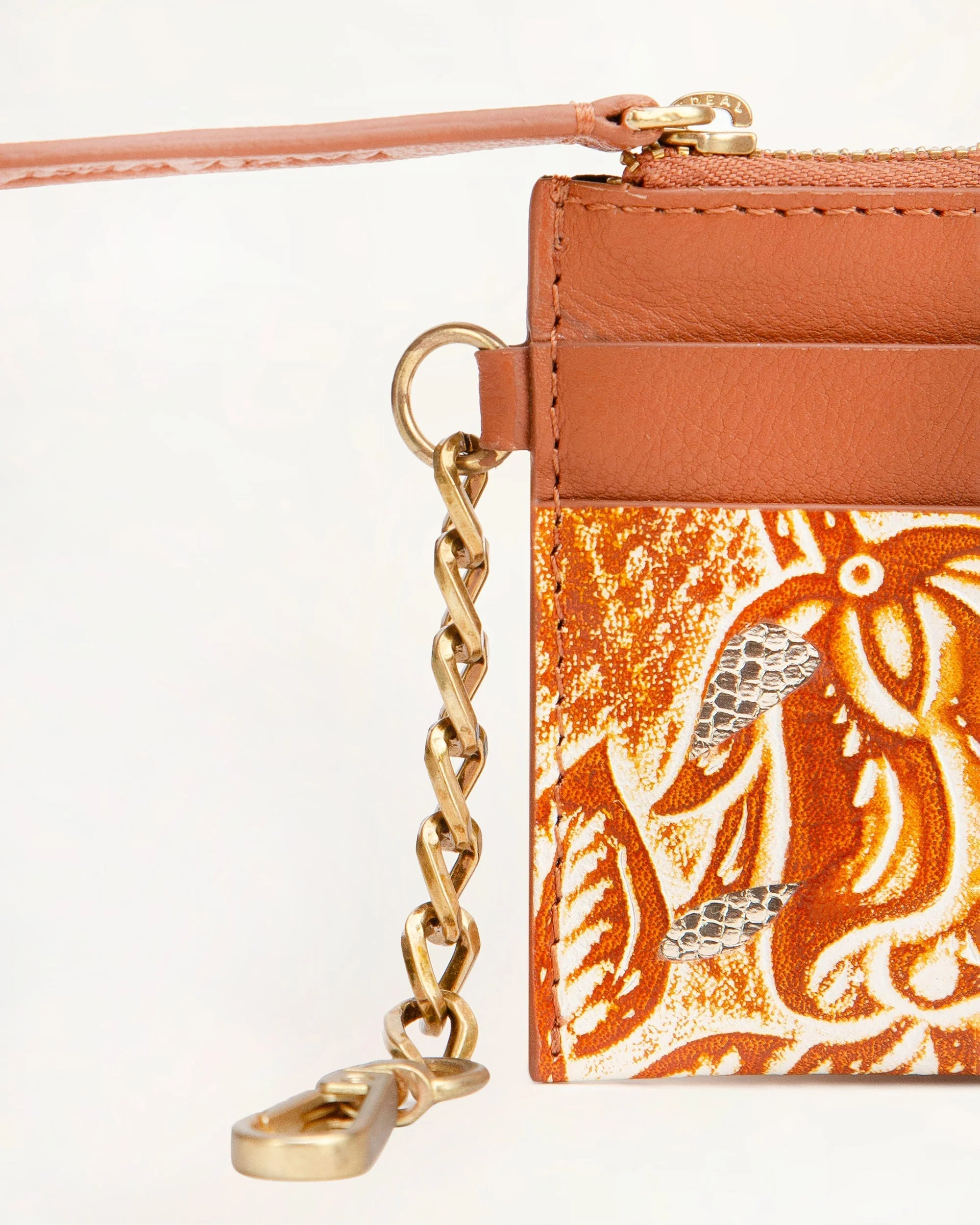 7788-loyal-west-shell-credit-card-holder-1.webp
