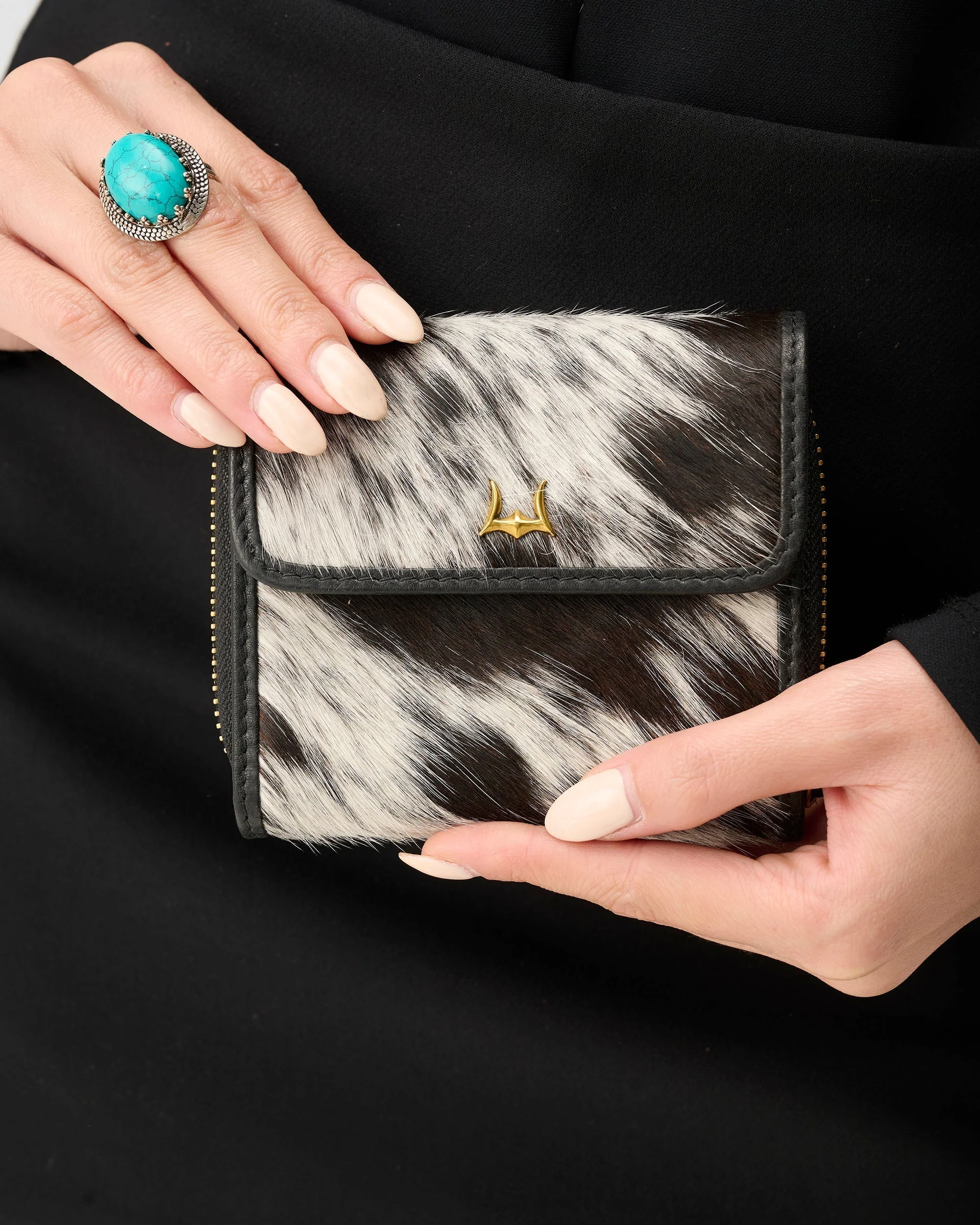 7822-loyal-west-sophia-card-holder-in-black-white-cowhide-1.webp