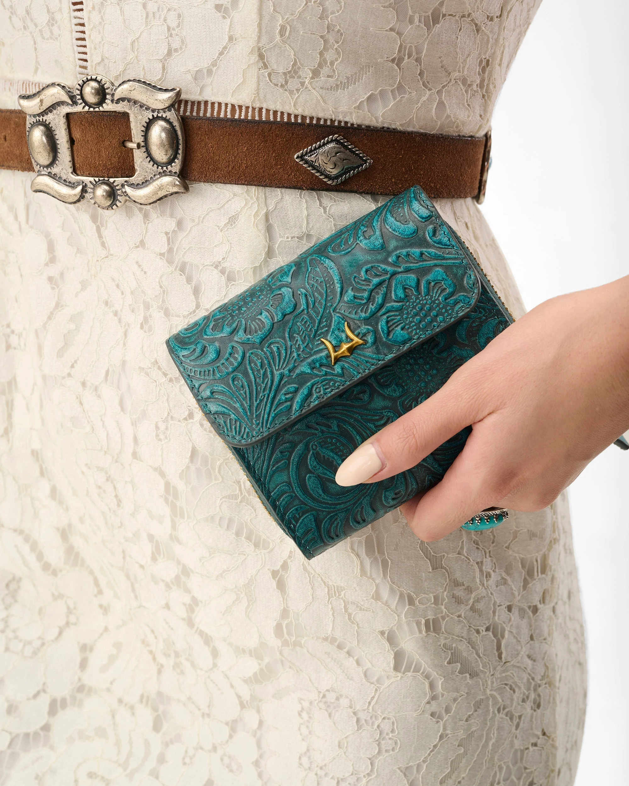 7824-loyal-west-sophia-card-holder-in-hand-finished-embossed-leather-turquoise-1.webp