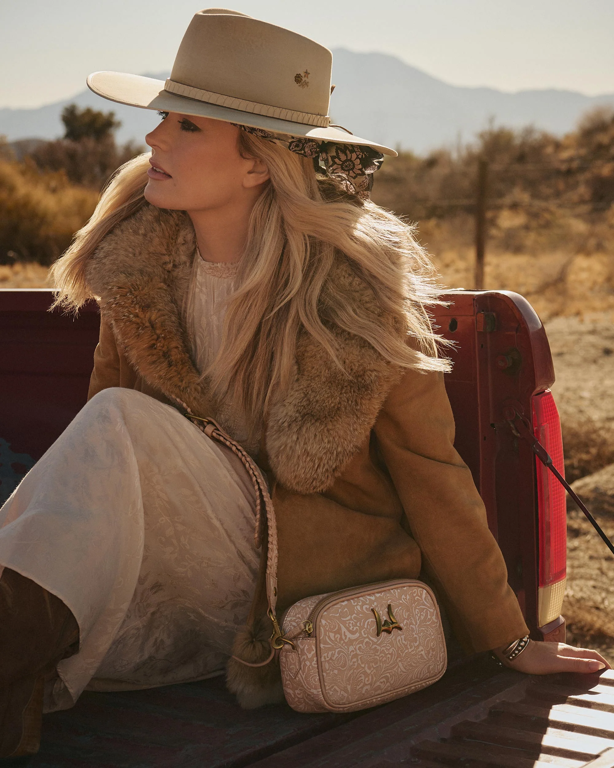 7833-loyal-west-sophia-shoulder-bag-1.webp