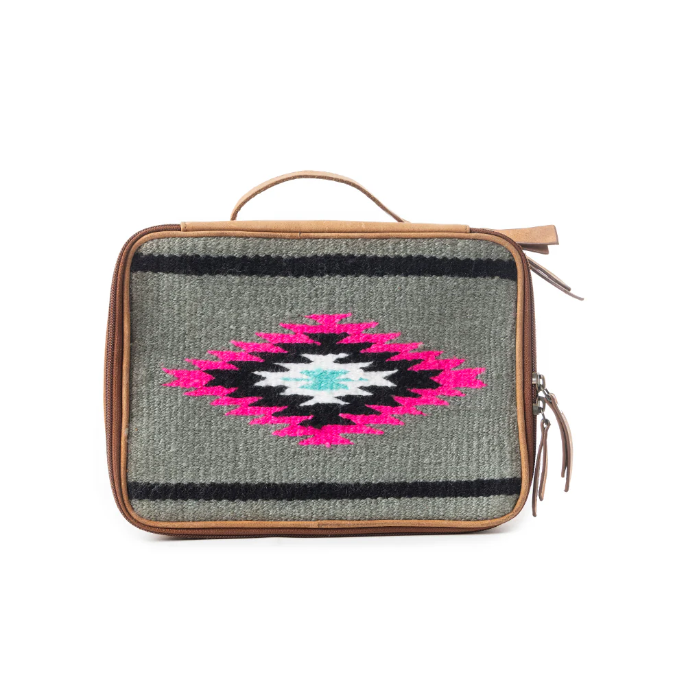 8008-magenta-majesty-travel-organizer-1.webp