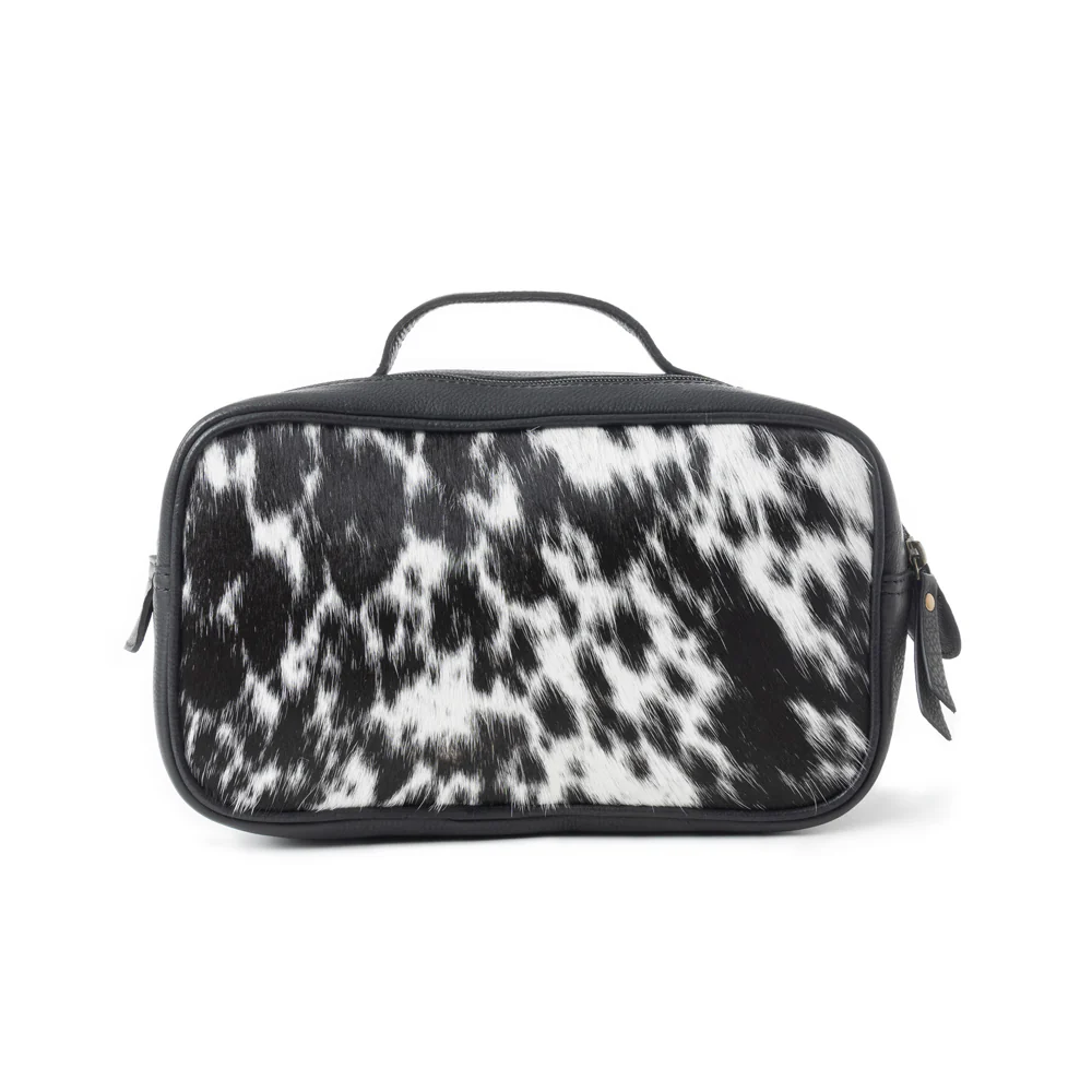 8180-martha-high-trail-toiletries-bag-in-black-1.webp