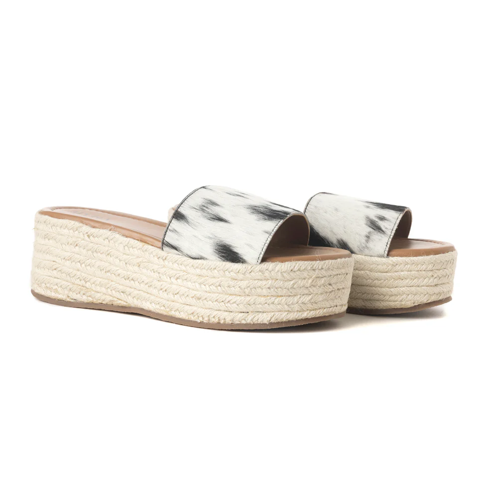 8294-mesa-mane-hairon-leather-sandals-in-black-white-1.webp
