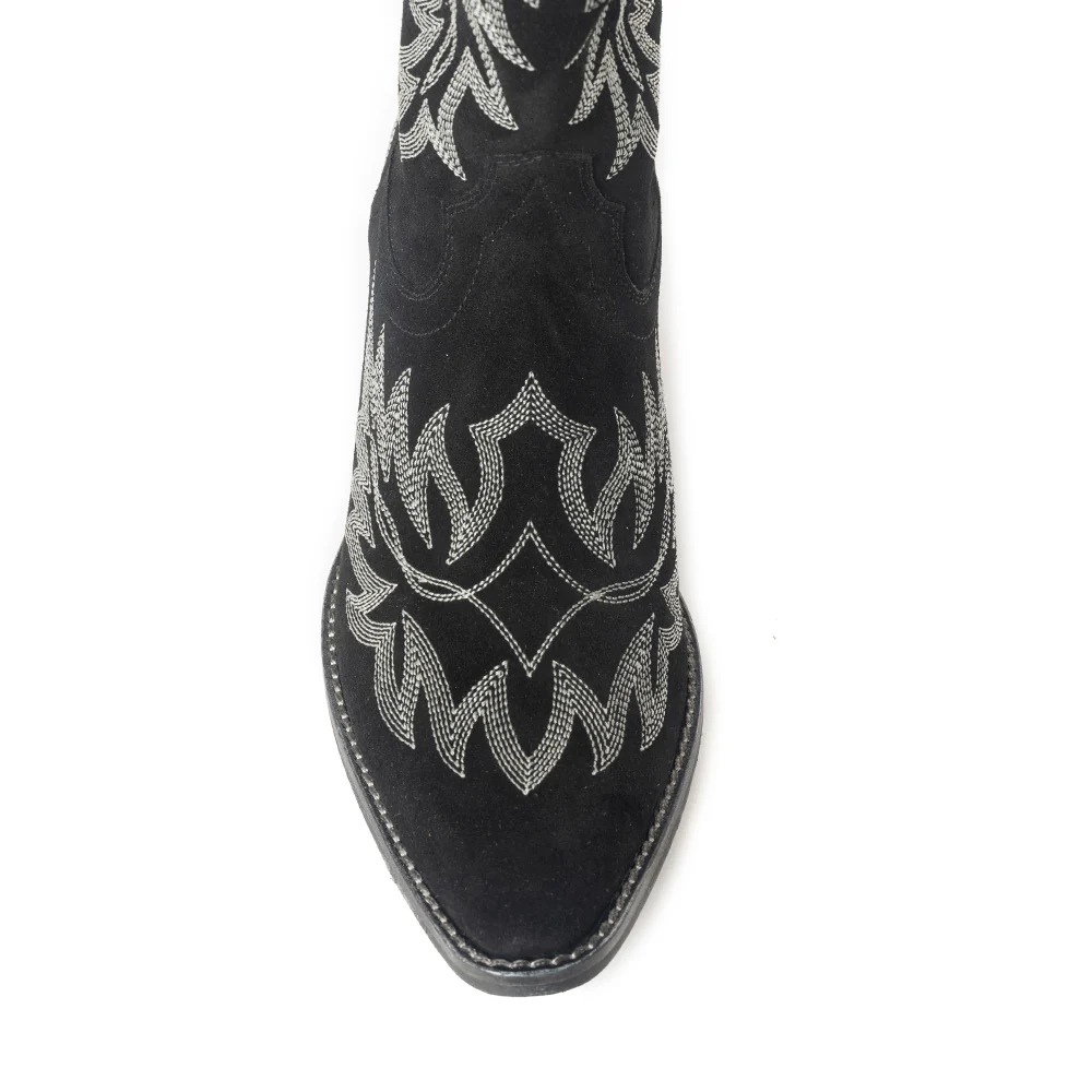 8456-midnight-trail-embroidered-leather-boots-in-shadow-black-1.webp